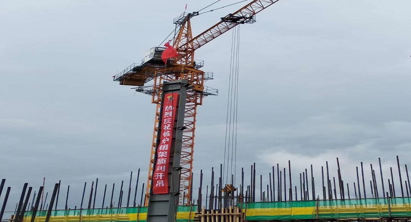 1596185353541803.jpg 【通河龍能】戰役情 搶進度 通河縣生活垃圾焚燒熱電聯產改擴建項目鍋爐鋼架 吊裝如期進行 (2).jpg