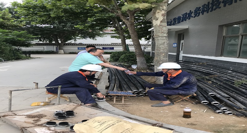 1597218216785060.jpg 【水發(fā)公用】“炎夏日送清涼 絲絲關(guān)愛沁心脾”集團(tuán)開展夏日送清涼活動 (1).jpg