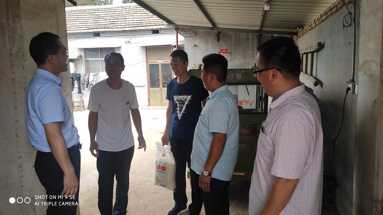 1598522242276085.jpg 【水發公用】走訪慰問老黨員,不忘初心暖人心 (1).jpg